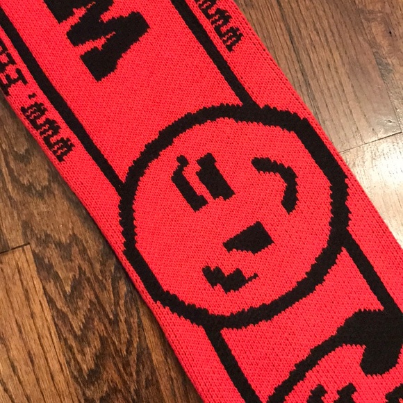 Vetements scarf Brand new with tags - Picture 4 of 7